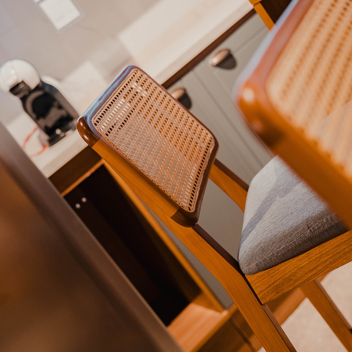 Butaca Épsilon - Línea Nevada - Ratan - Gris/Natural