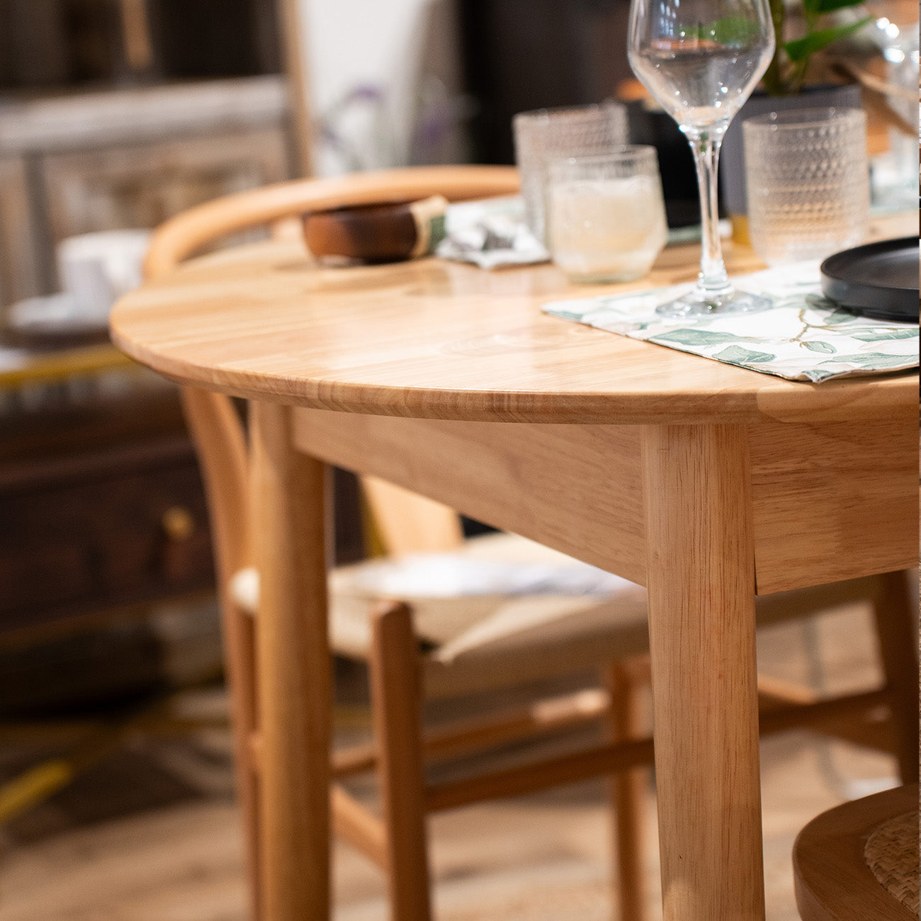 Mesa de comedor Extensible - Madera maciza 100 a 130 cm - Línea Serena