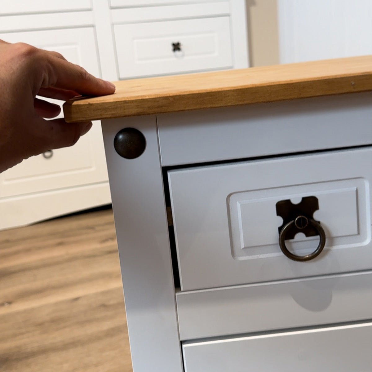 Mesa de luz 1 puerta 1 cajón - Eco - Línea Monterrey