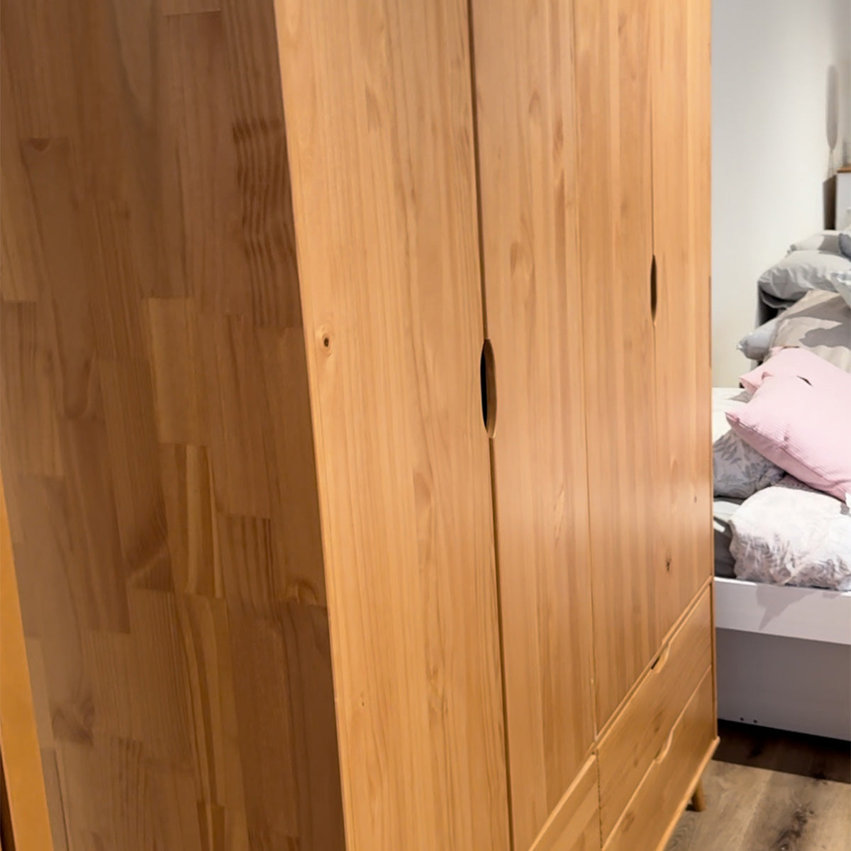 Ropero - 4 Puertas - 4 Cajones - Línea Praga - Roble