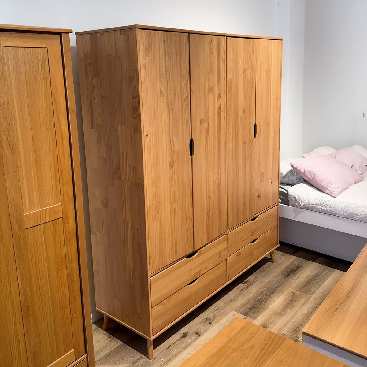 Ropero - 4 Puertas - 4 Cajones - Línea Praga - Roble